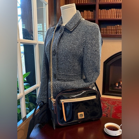 Dooney & Bourke Patent Leather Black Camera Crossbody w/ Gold Plated Hardware - Picture 8 of 16